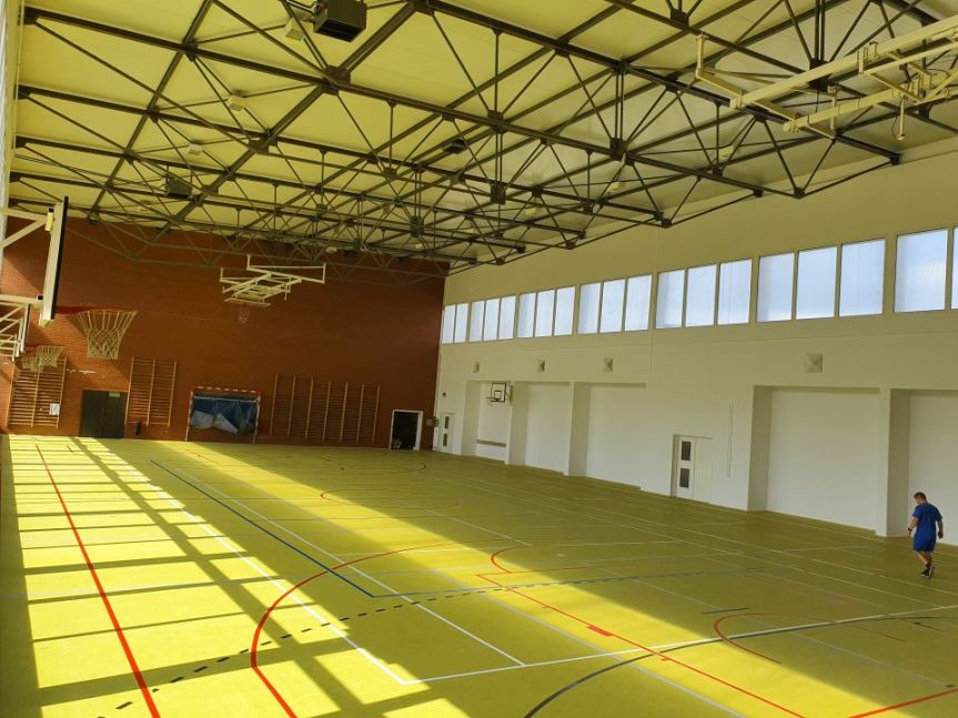 Zakończyła się realizacja dwóch zaplanowanych zadań w ramach projektu Modernizacja Hali Sportowej przy Publicznej Szkole Podstawowej nr 5 w Pionkach