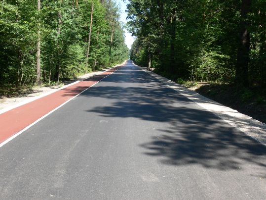 Zdjęcie wykonanej drogi i ścieżki dla rowerów - ul. Augustowska
